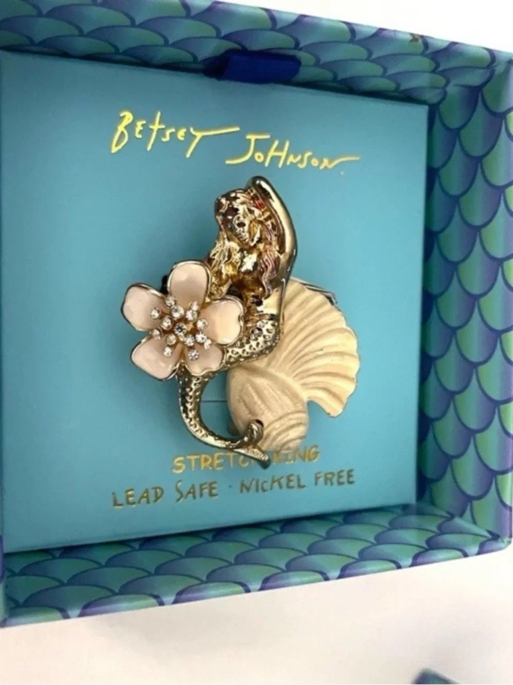 Betsey Johnson’s  Mermaid Shells Jewels Stretch Shell Gold Crystal Ring NIB $48